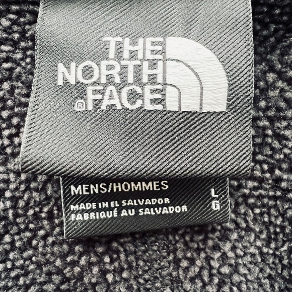 The North Face Men's black Zip-Up Sweater - Picture 4 of 4